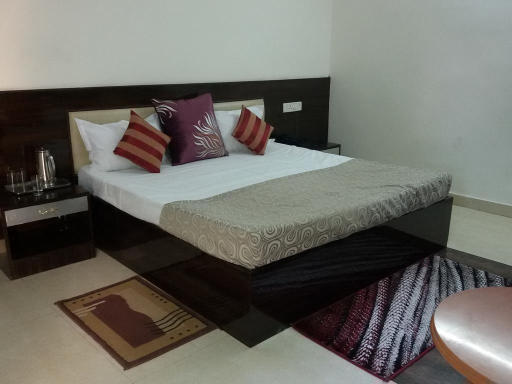Hotel Kanishka 칸푸르 객실 사진
